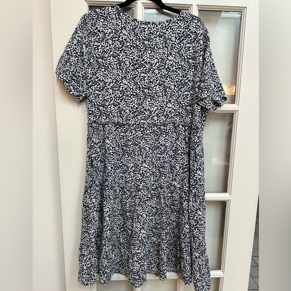 J. Crew Navy and White Floral Tiered Stretchy Sundress Women’s Size Medium M - Picture 6 of 16